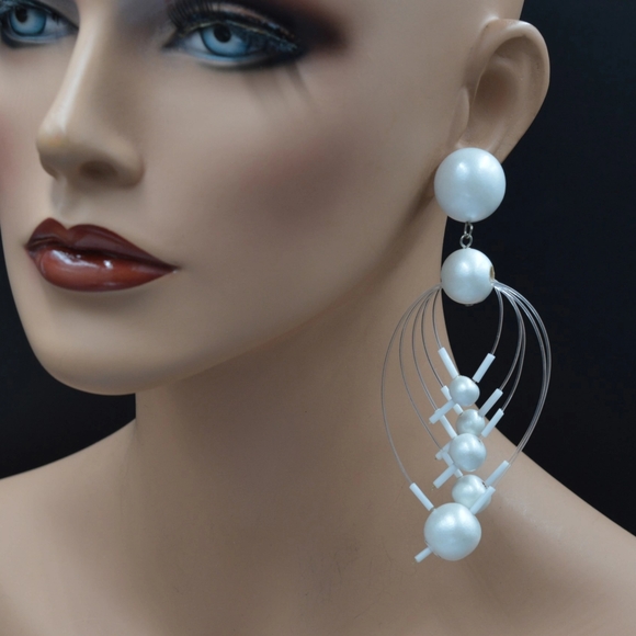 Vintage Earrings Large White Balls 1980s - Picture 9 of 10